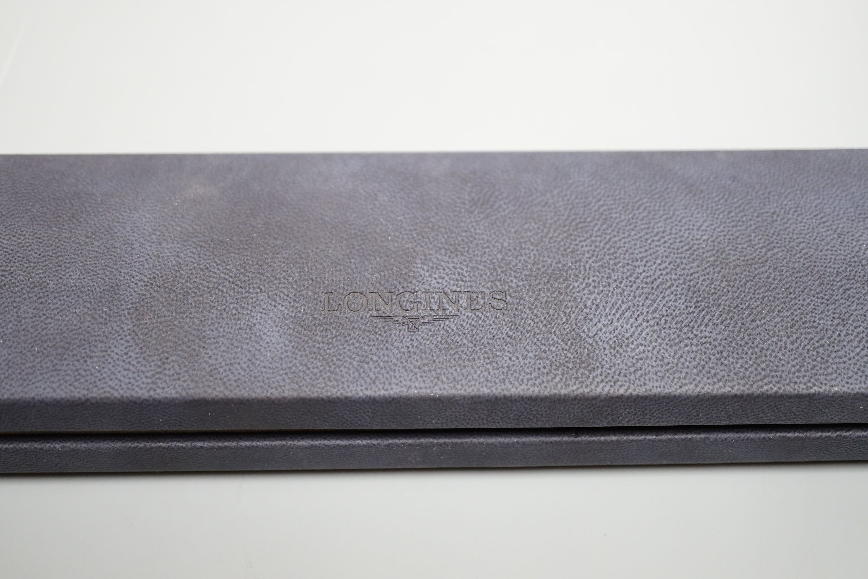A gentleman's 1999 18ct Longines quartz date wrist watch, with box and papers, case diameter 33mm, gross weight 29.1 grams.